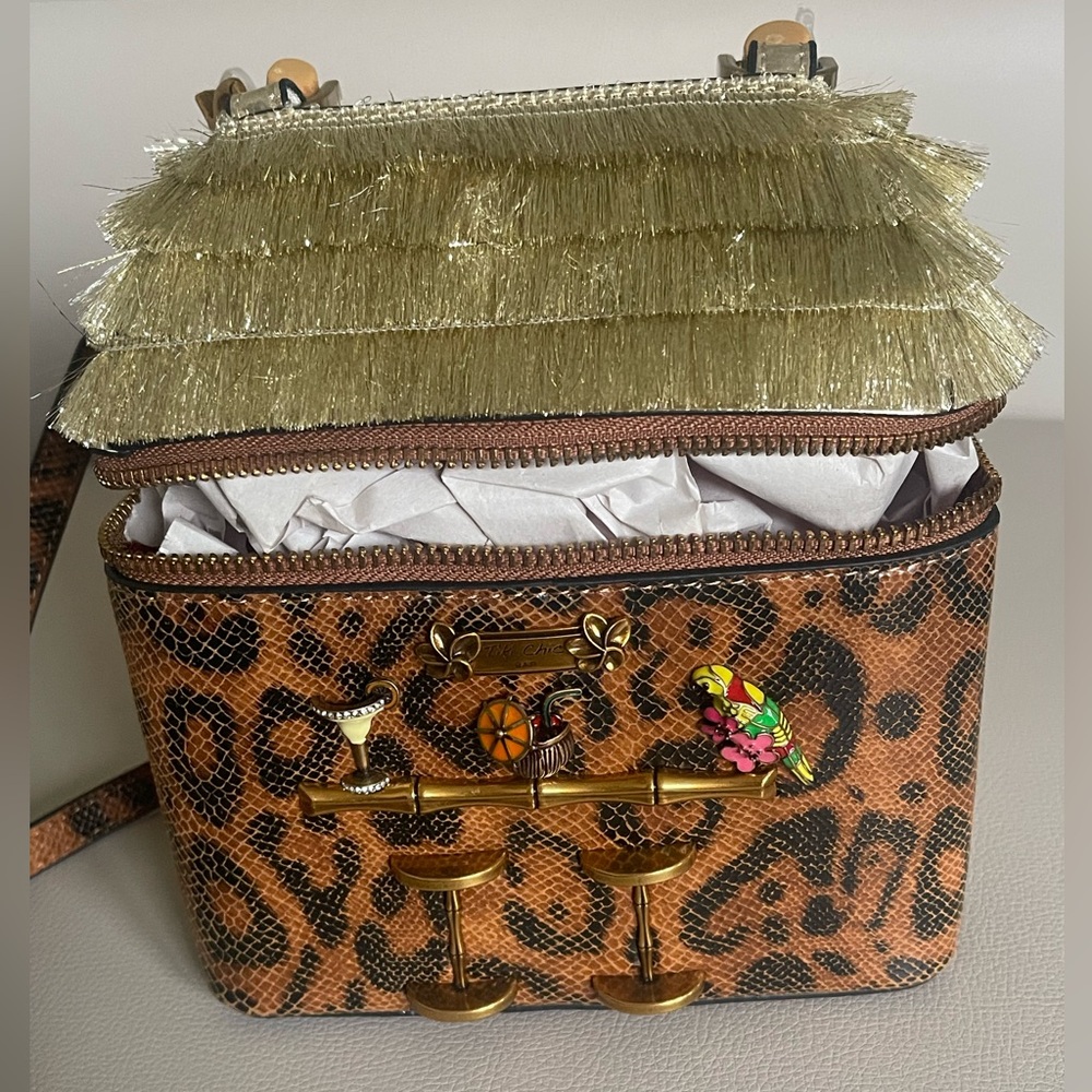 NWT Betsey Johnson, the Tiki Chic Bar Satchel Bag. 🛖 🍹 🏝️ - Picture 9 of 11